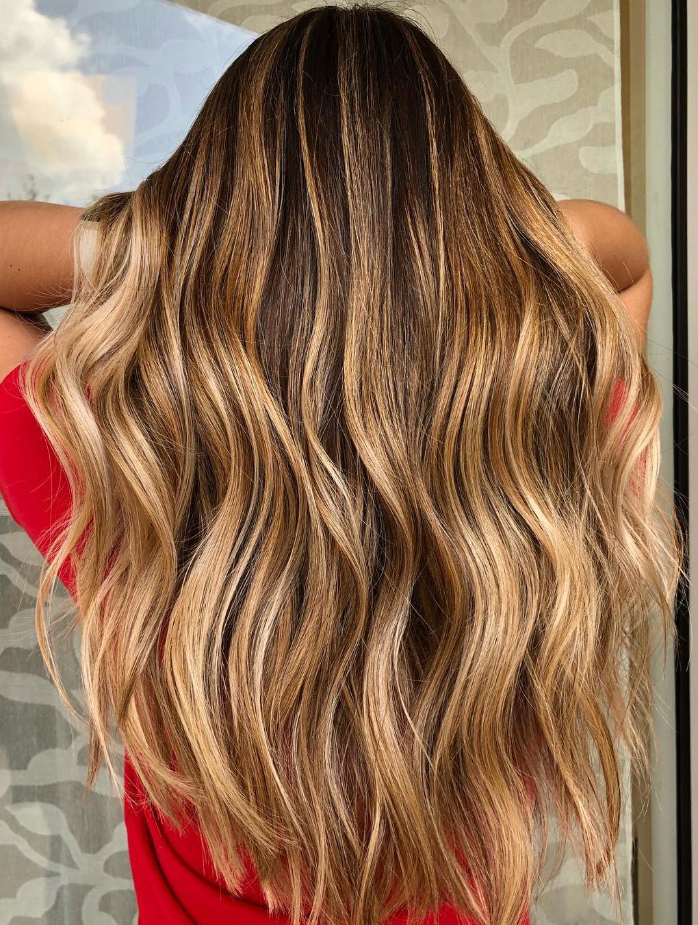 Sun-Kissed Bronde Balayage With Gold Sheen.