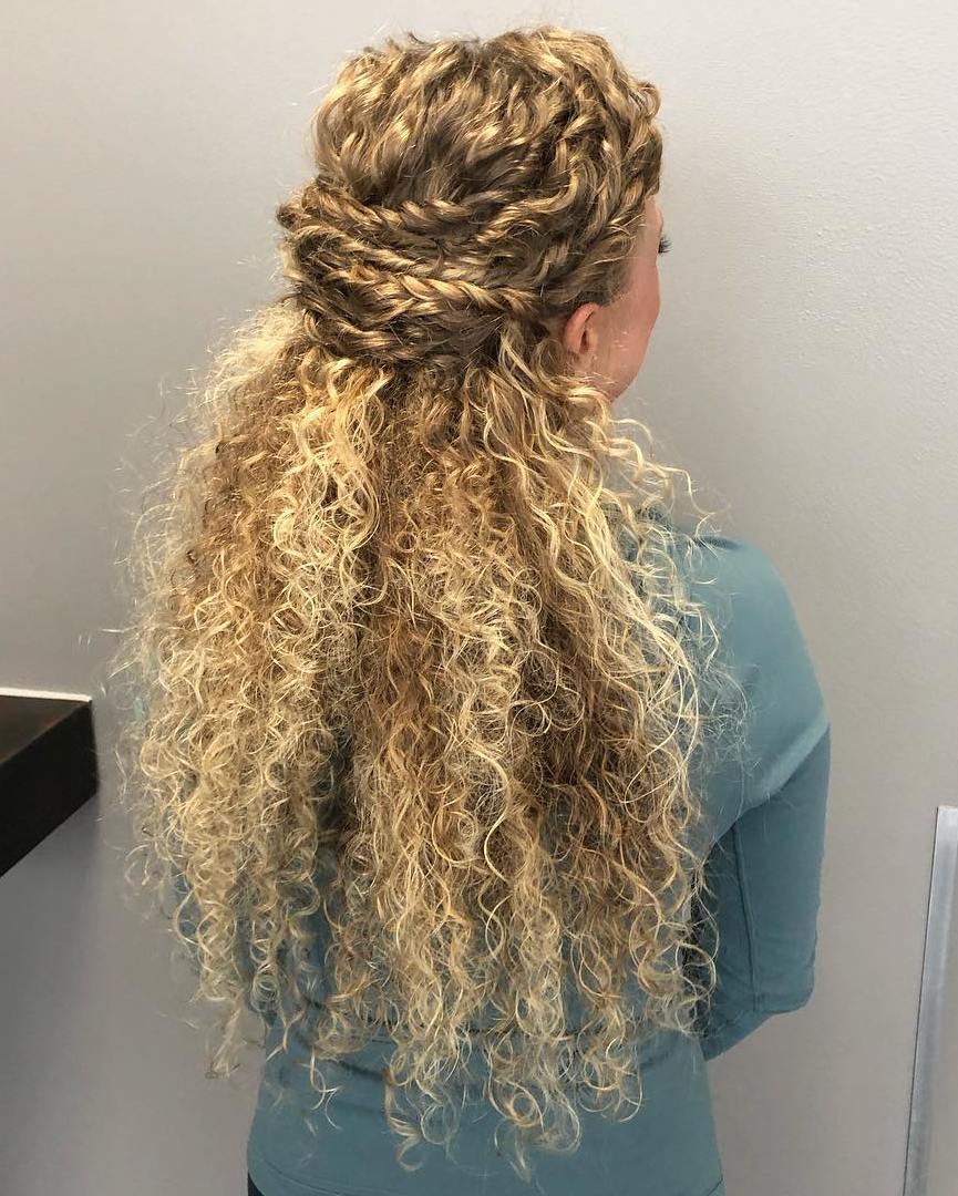 40 Incredibly Cool Curly Hairstyles For Women To Embrace In 2020