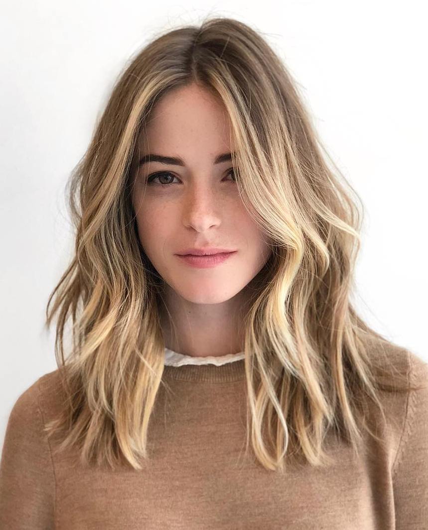 Mid-Length Current Hairstyle For An Oval Face