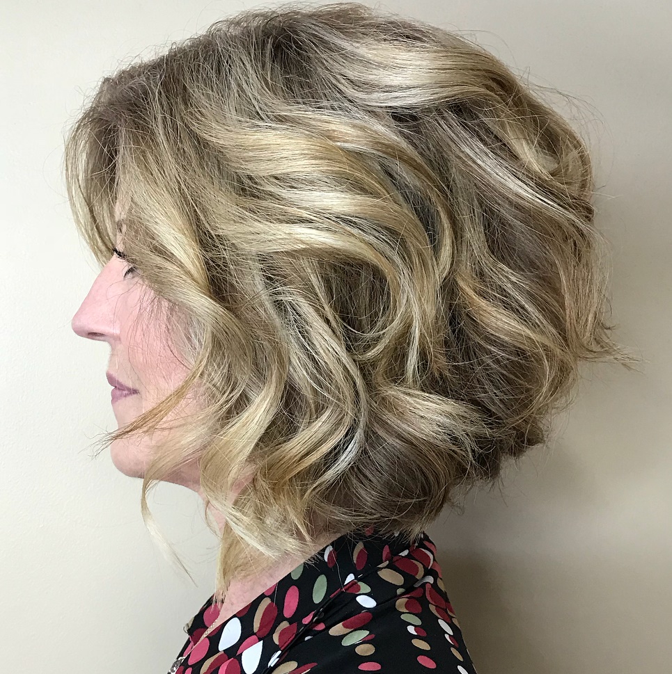 Over Inverted Wavy Bob