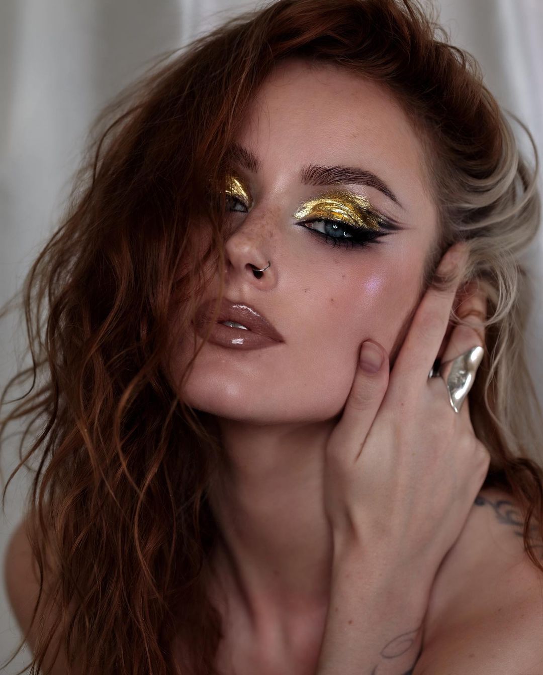 Shiny Glitter Gold Eye Shadow