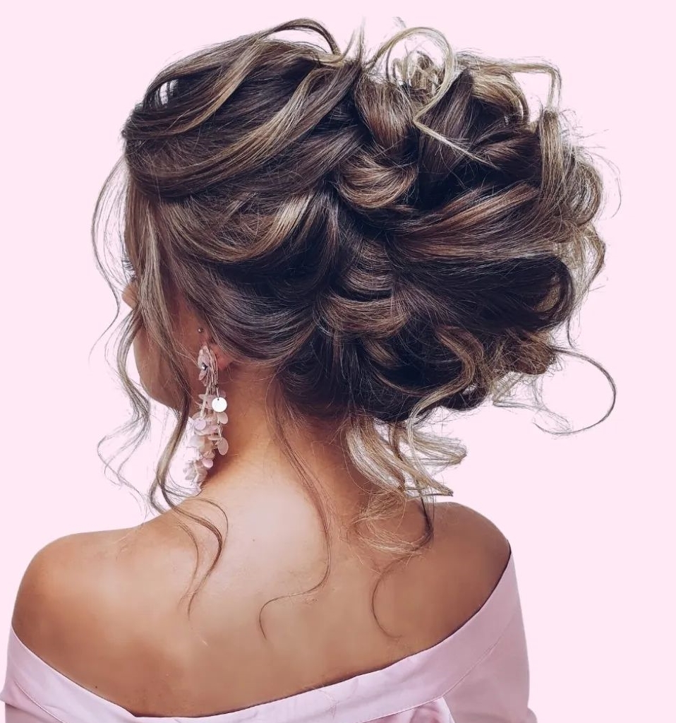 Updo Hairstyles For Your Stylish Looks In 2021 : Chignon with veil