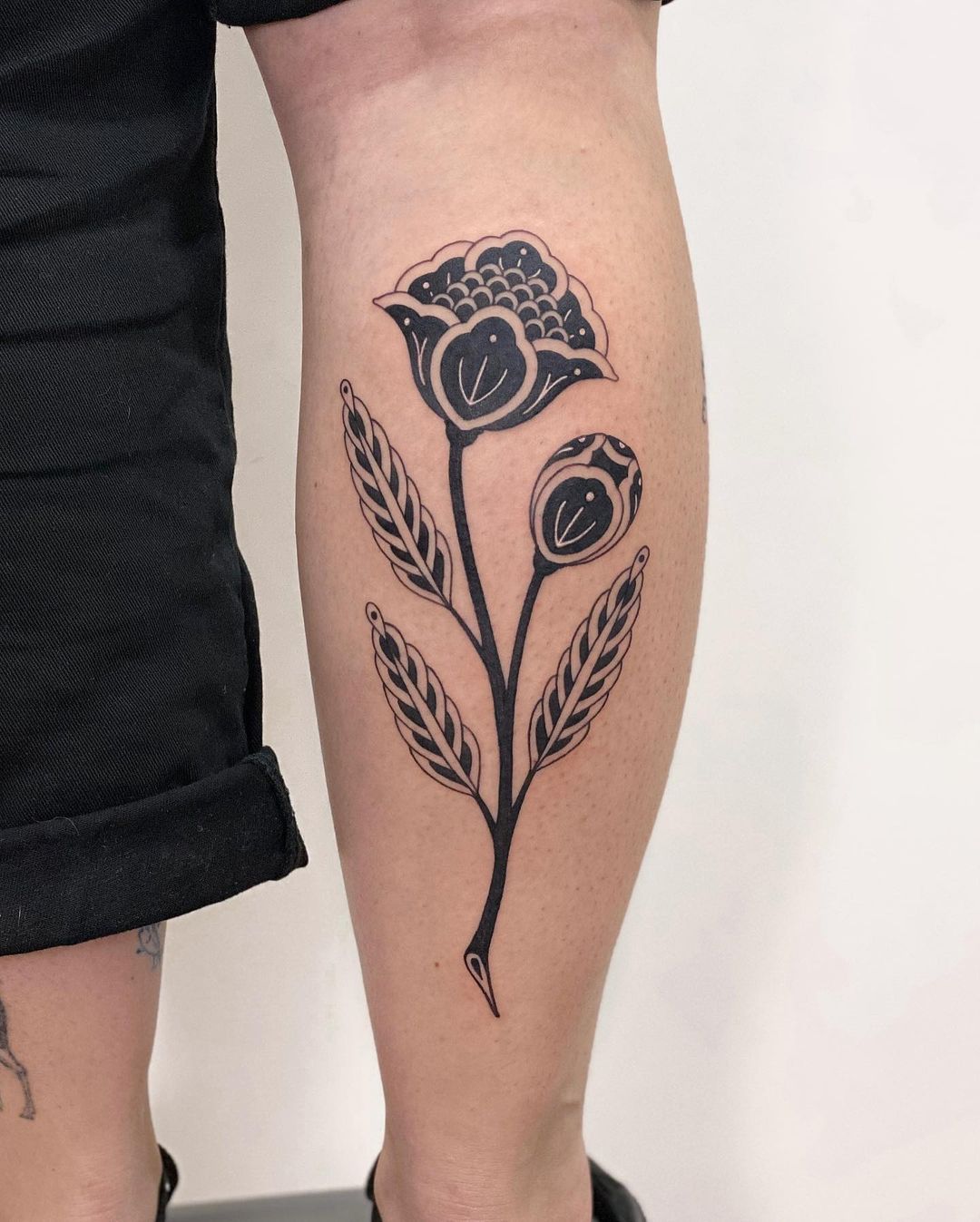 0Black and White Traditional Flower Tattoo on Arm