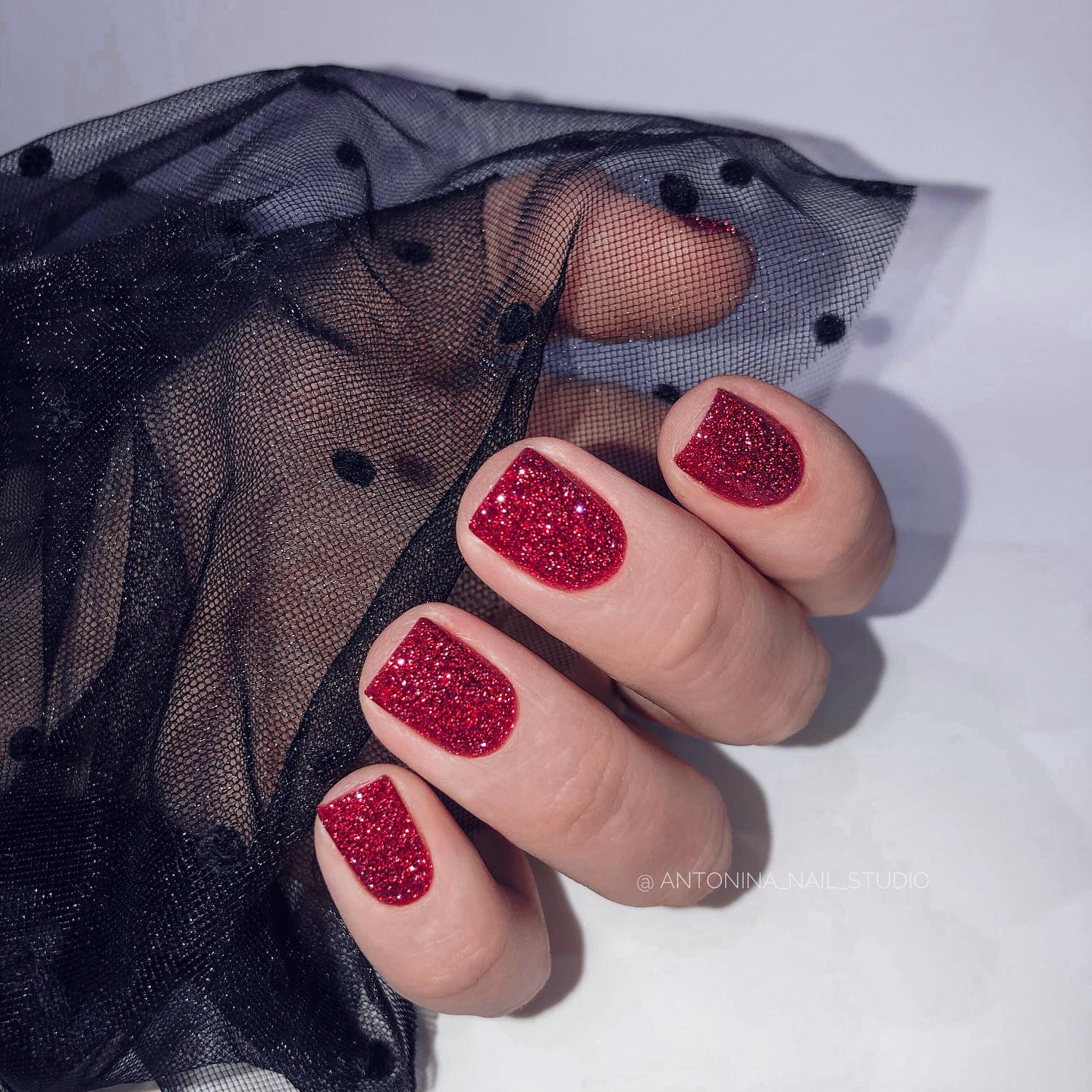 0Short Red Glitter Nails