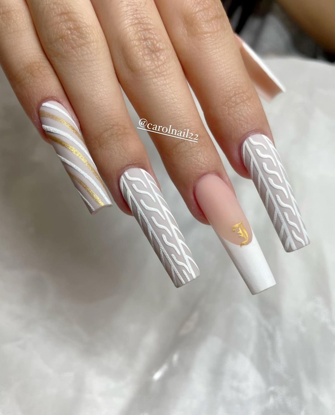 50 Christmas Nails Design Ideas for This Holiday Season - Hairstylery