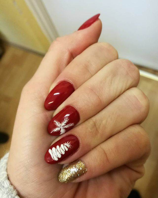 Red and Gold Christmas Nails
