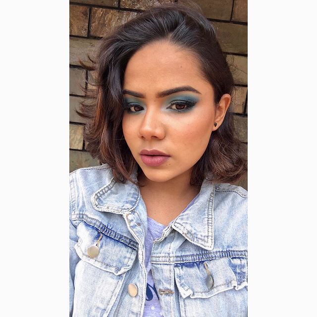 Smokey Eyes Makeup in Shades of Blue