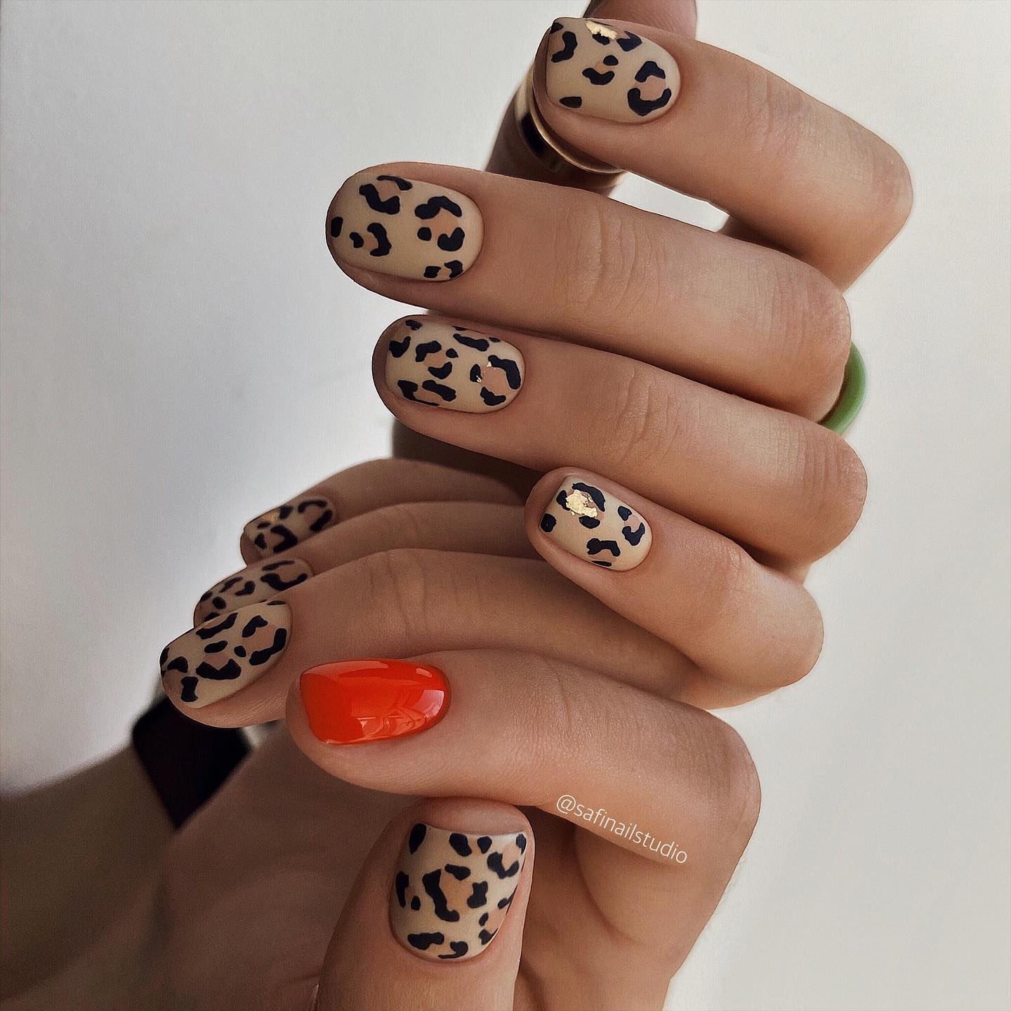 SHort Leopard Nail Design