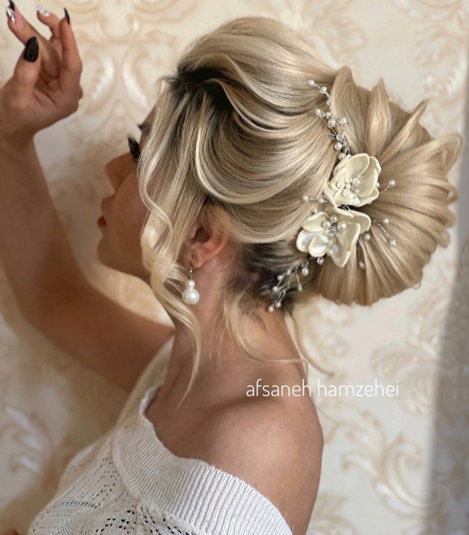 Blonde Thick Hair with Side Bridal Comb