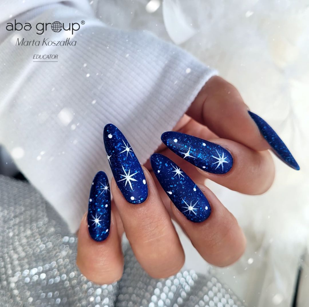 50 Christmas Nails Design Ideas for This Holiday Season - Hairstylery