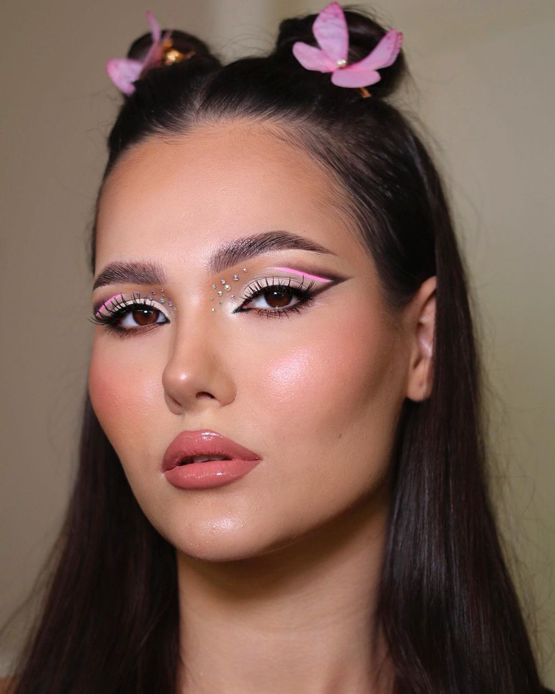Pink-to-Brown Eye Makeup with Rhinestone for Brown Eyes