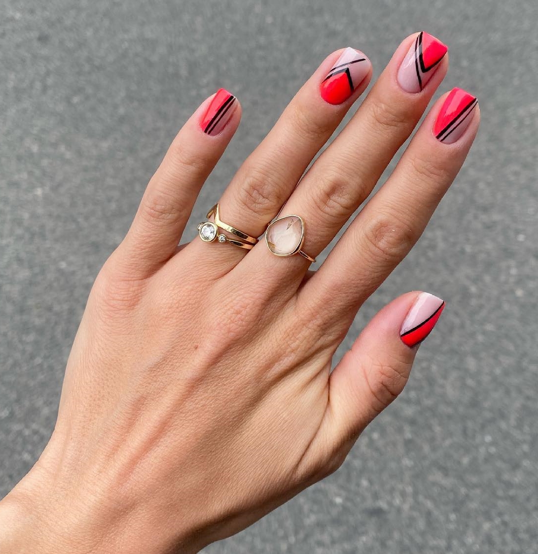Short Geometric Black and Red Nails