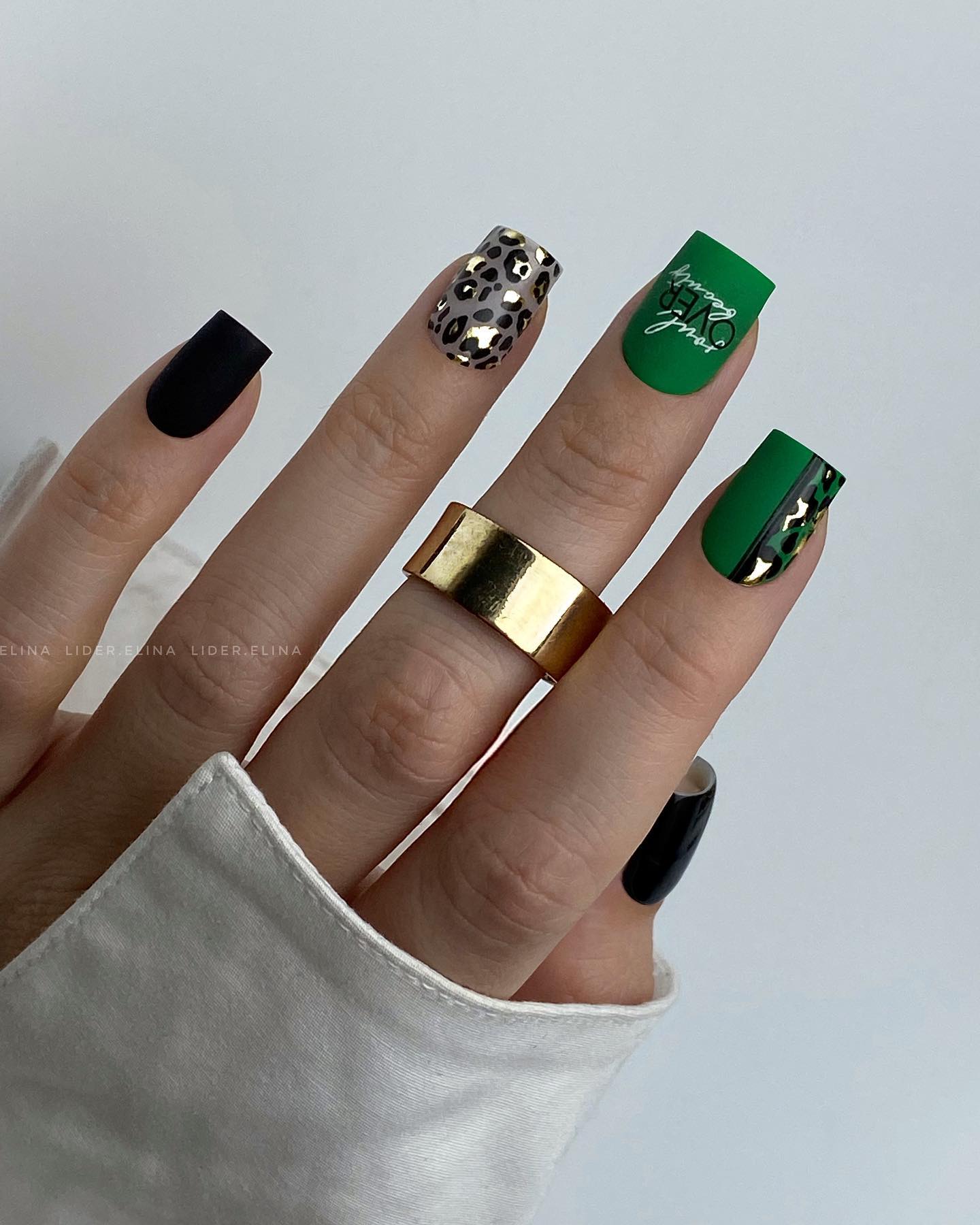 Short Square Nails Wirth Green and Black Combo