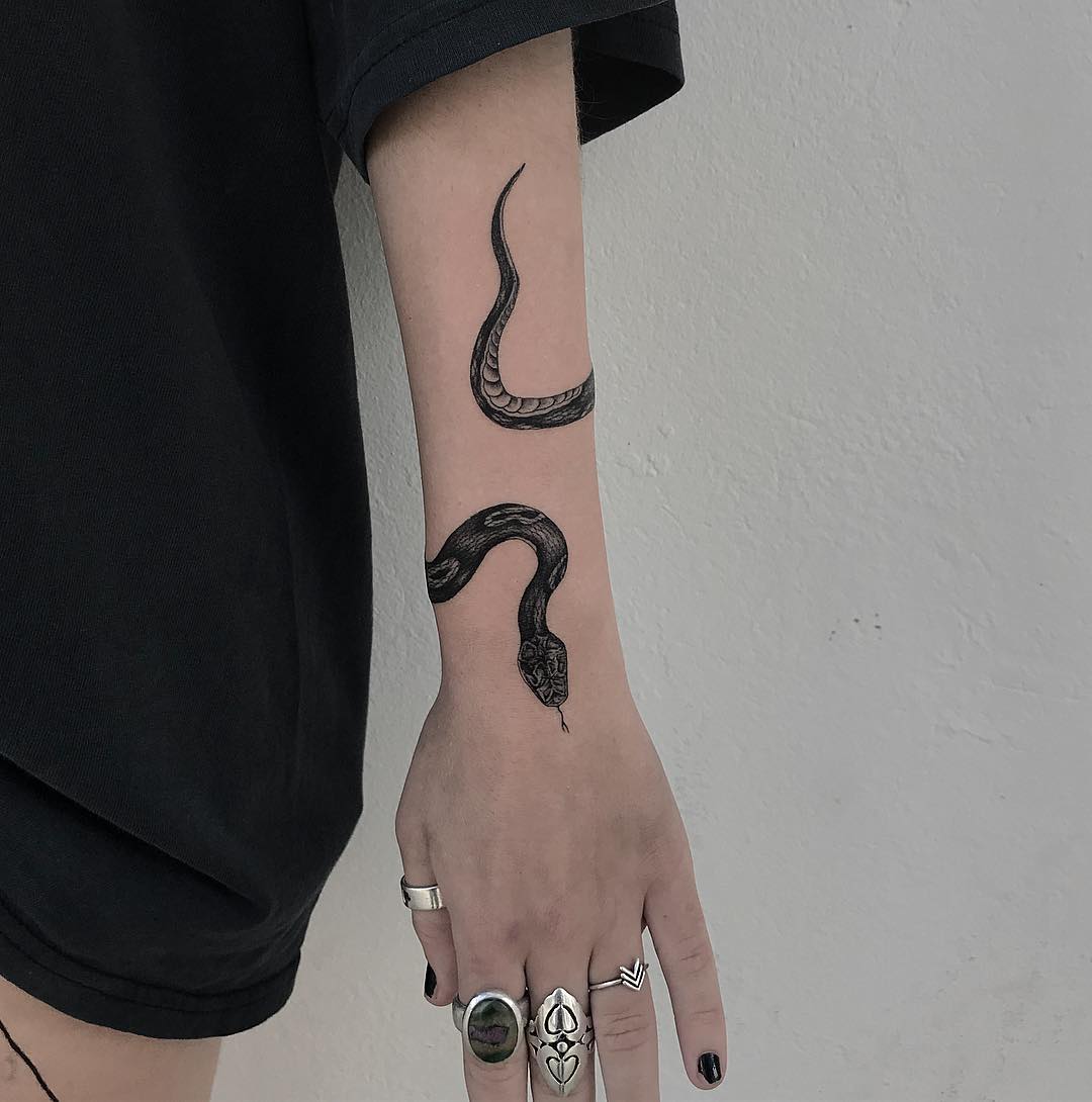 Premium Vector  Tattoo art snake hand drawing and sketch