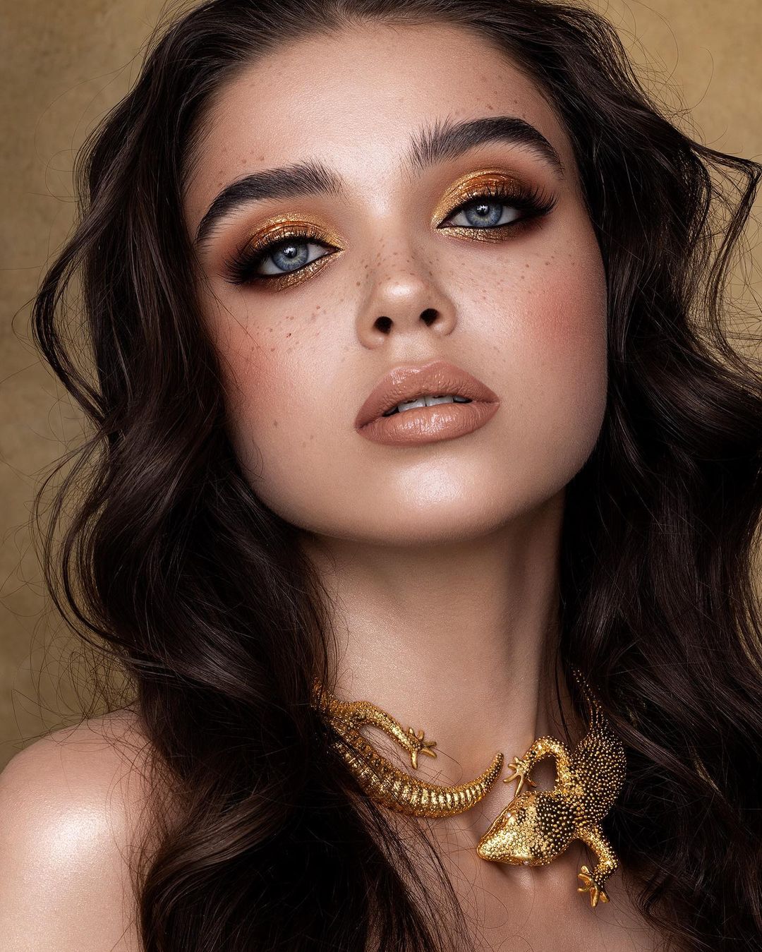 Gold Eyeshadow Makeup for Gray Eyes