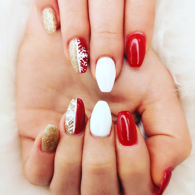 Red, White and Gold Christmas Nails