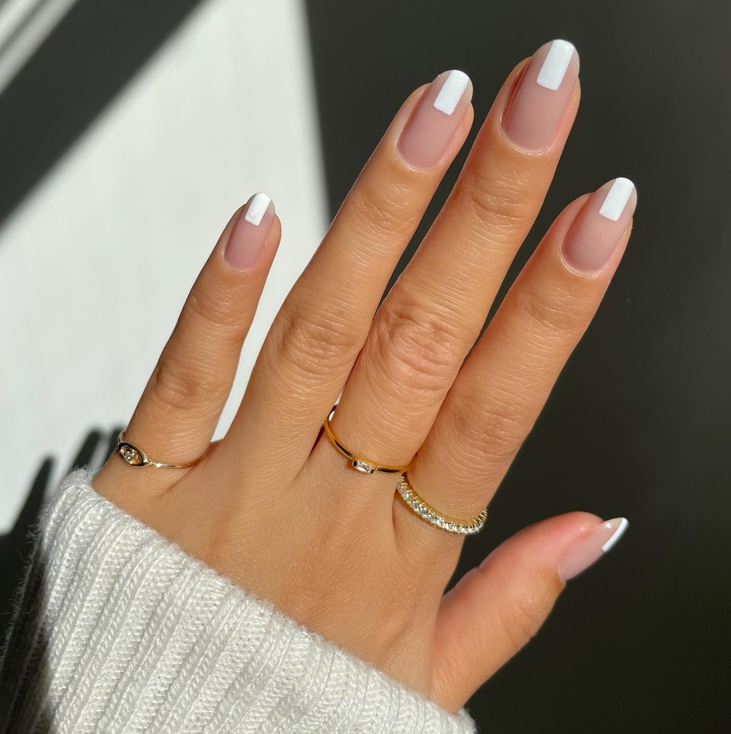 Short Nails with Minimalist Geometric Designs