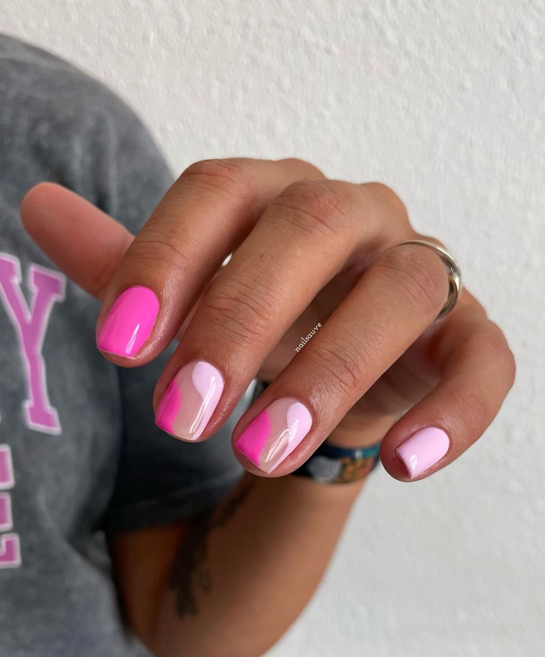 Short Pink Nails with Light and Dark Pink Design