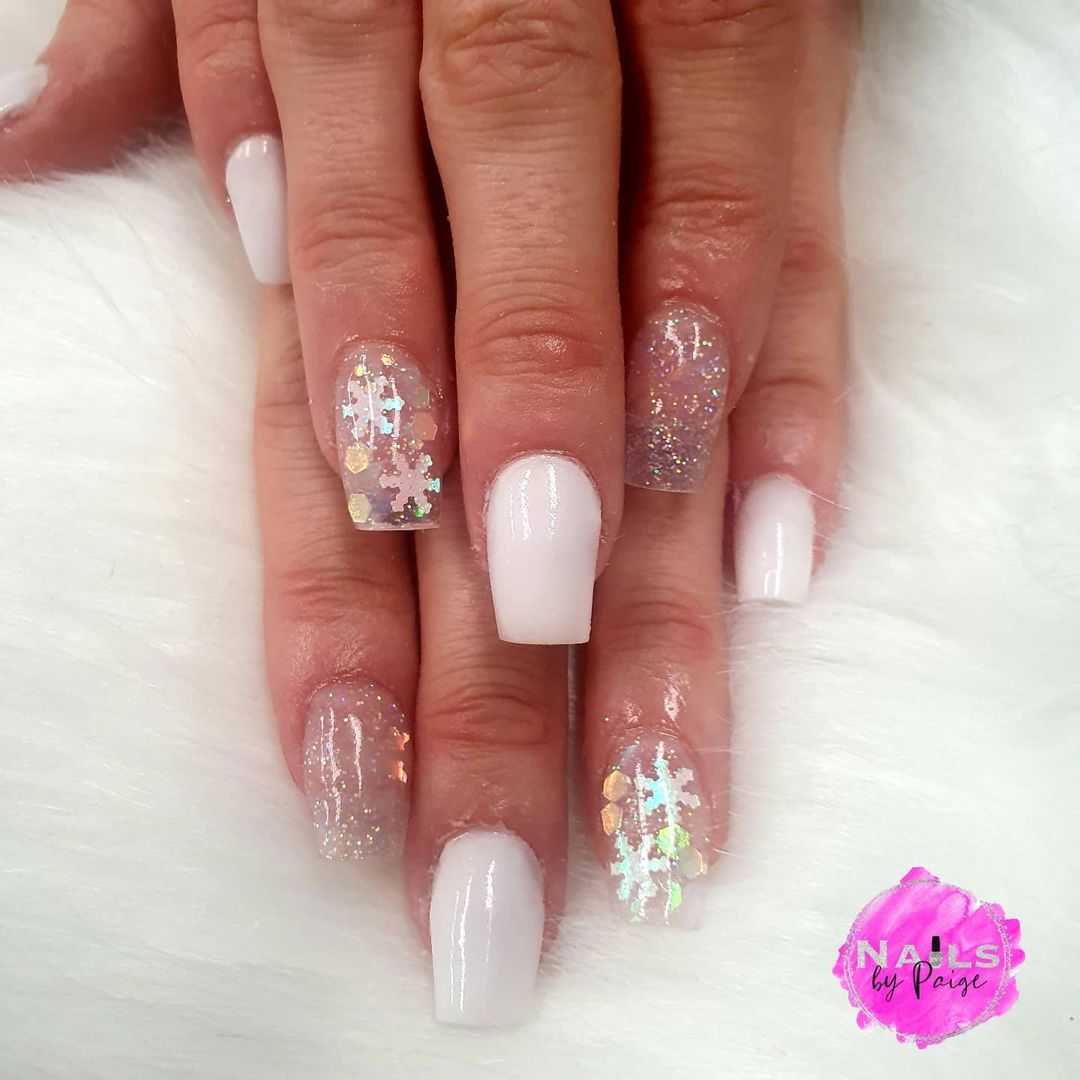 Lovely Christmas Nails with Snowflakes