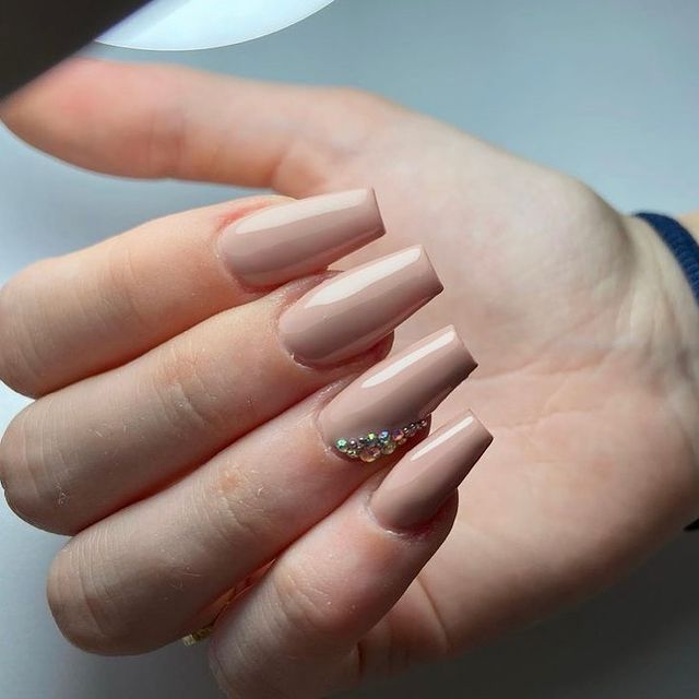Nude nails with diamonds pattern for an expensive look