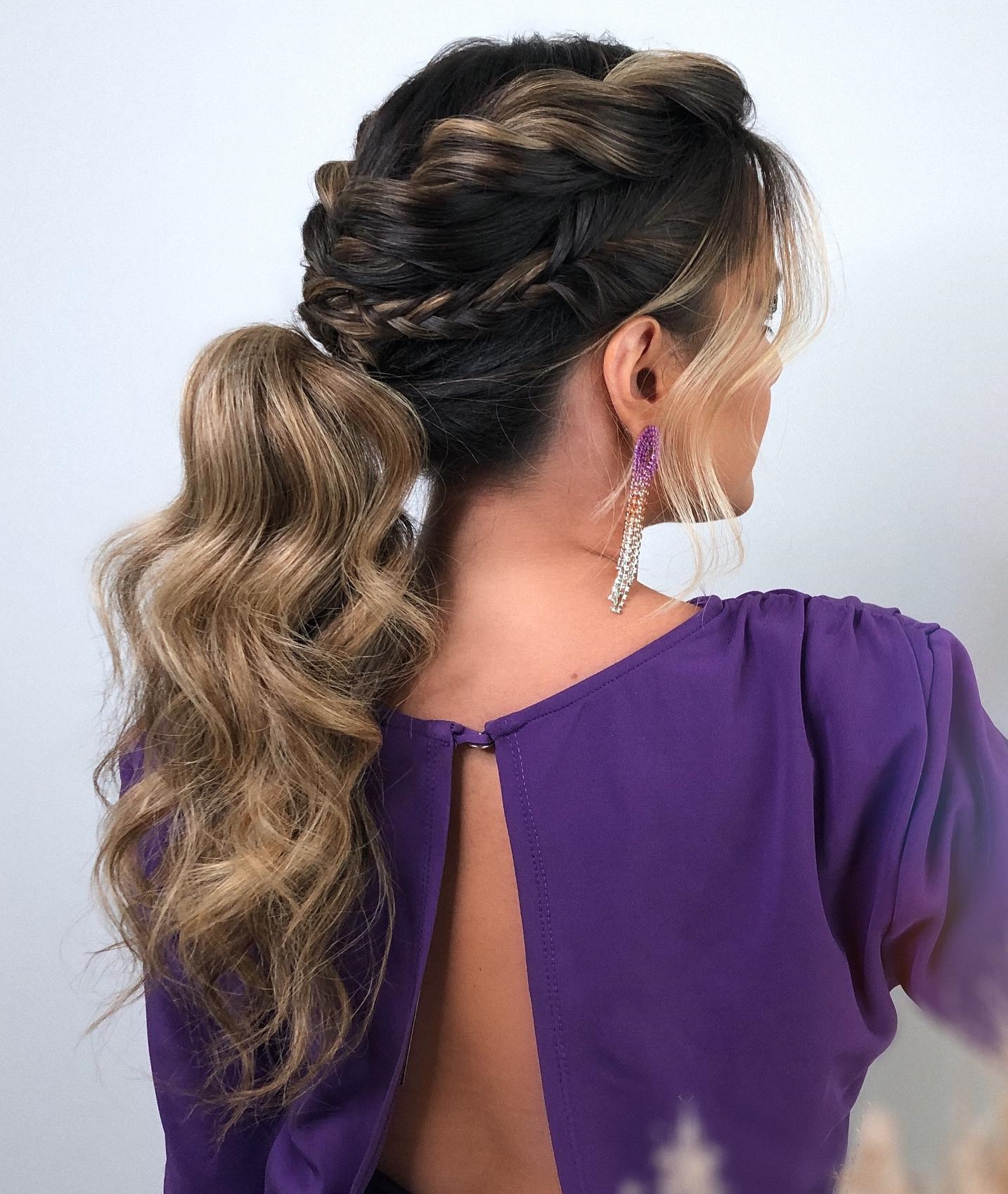 30 EyeCatching Ways to Style Curly and Wavy Ponytails