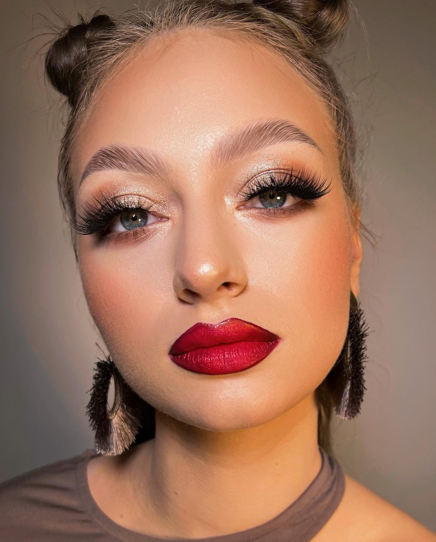 Red Ombre Lips with Dark Contouring