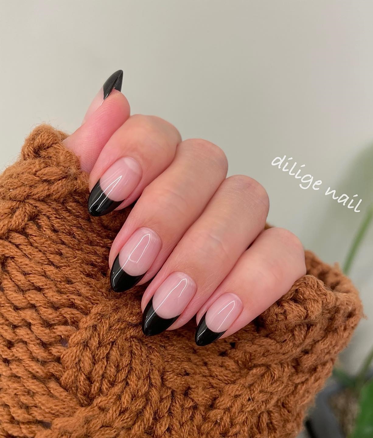 Short Round Black French Tip Nails