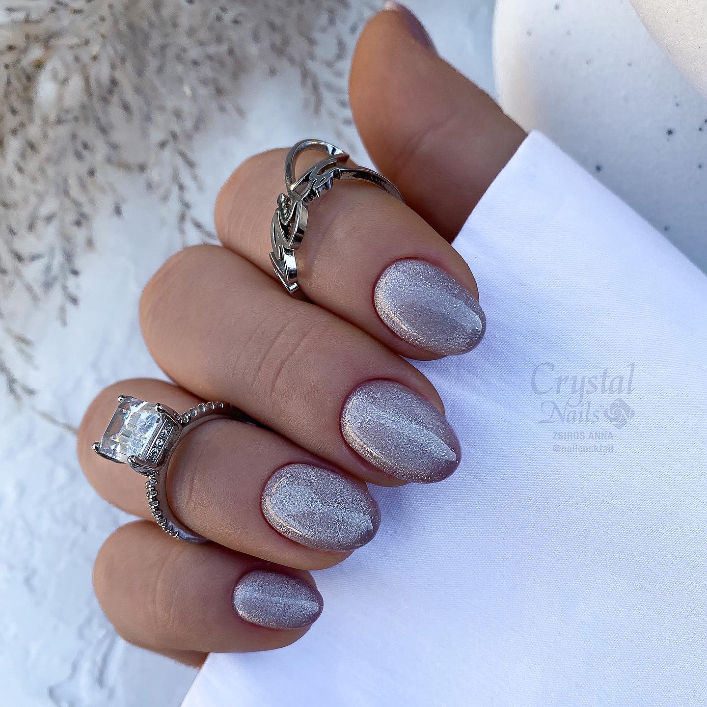 Short Round Grey Nails with Glitter