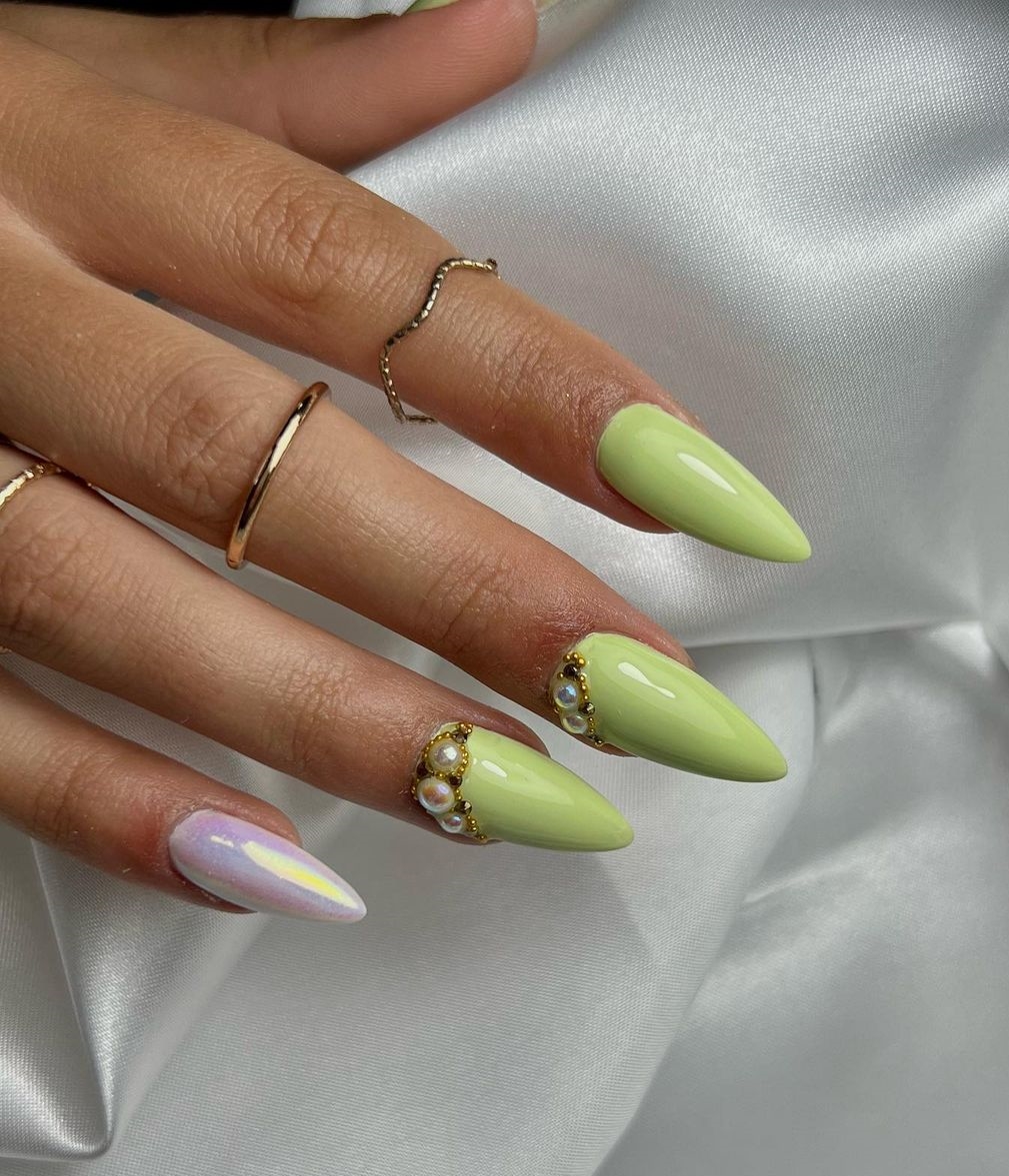 Short Stiletto Green Nails with Rhinestones