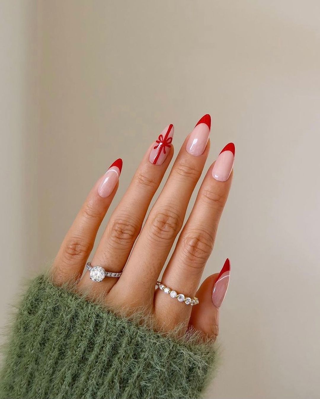 Simple but Gorgeous Christmas Nails
