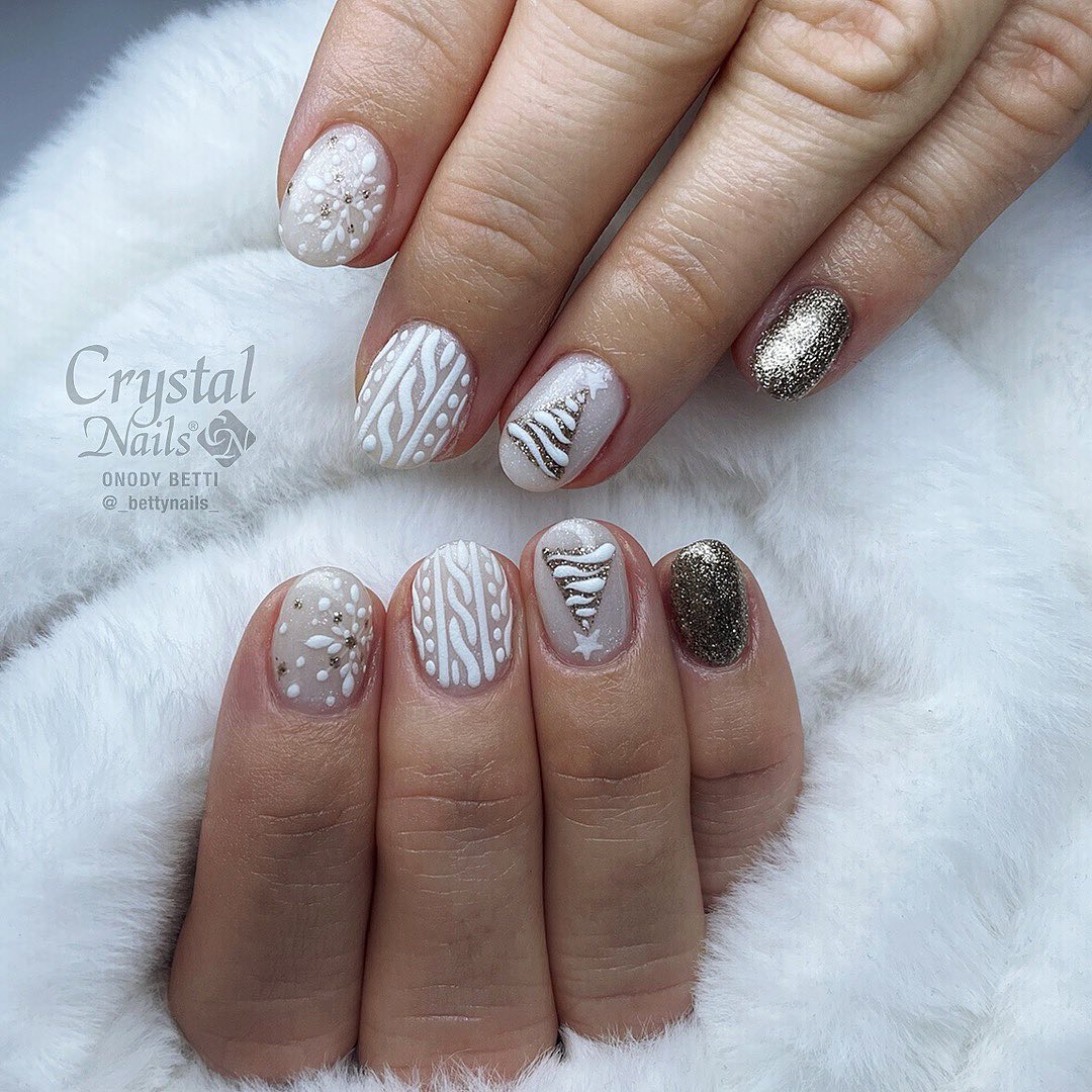 Short Nails with Christmas Design