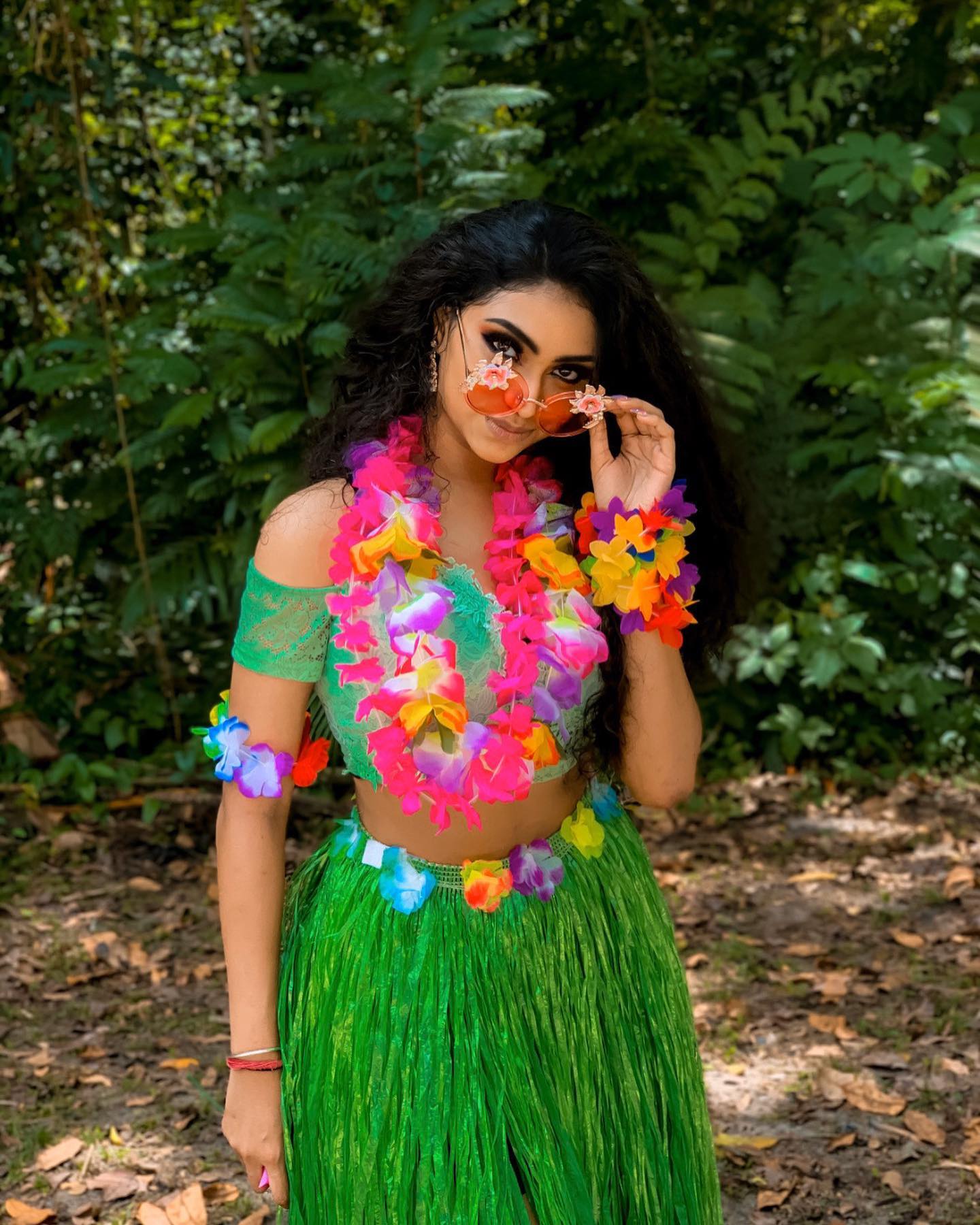 Colorful Hawaiian Party Look