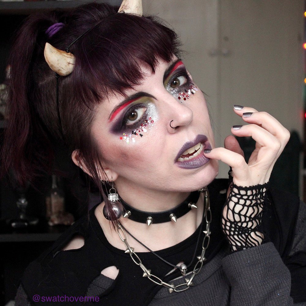 Goth-themed Christmas Makeup