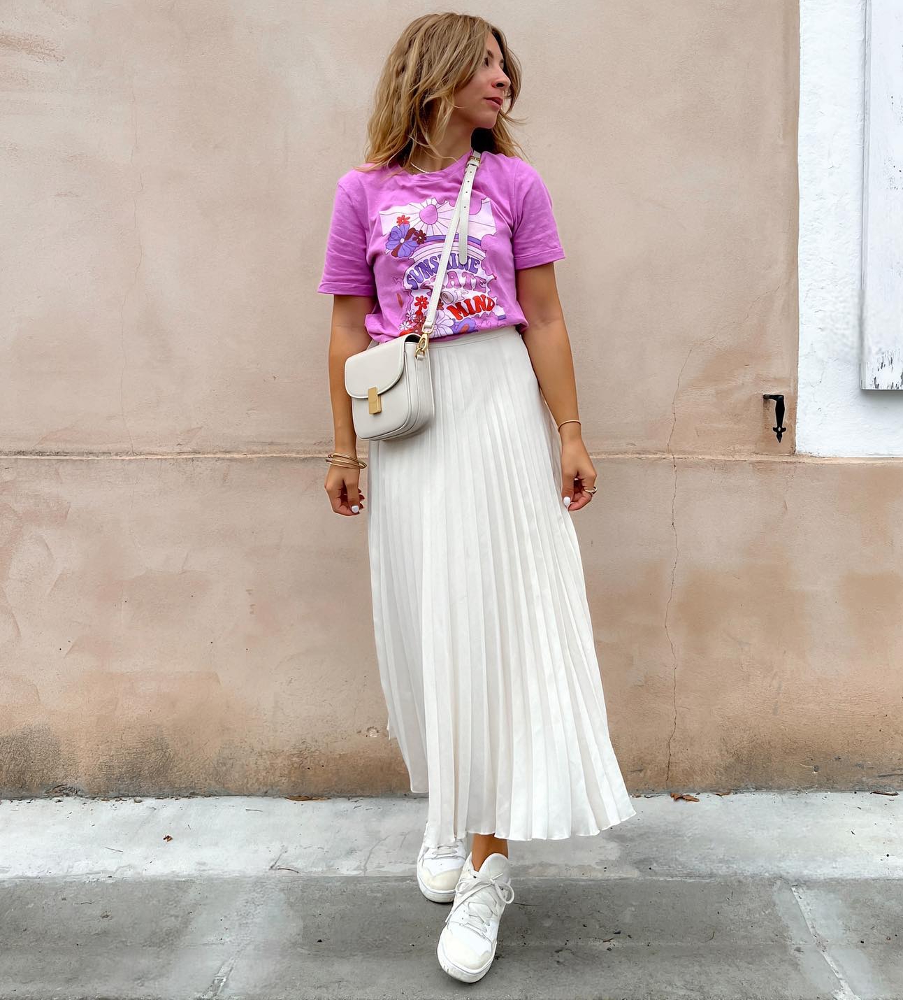 Maxi Pleated White Skirt with Pink T-Shirt