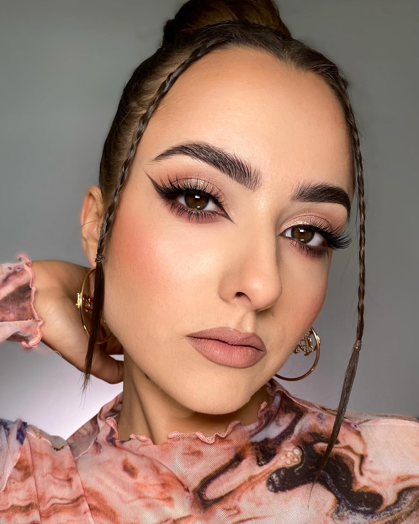 Nude Makeup with Rose Gold Eyeshadow