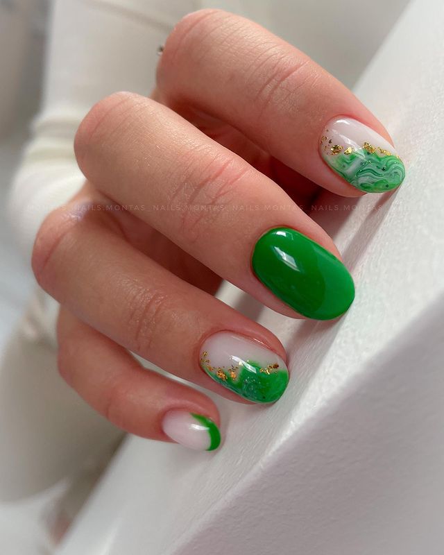 Short Green and Gold Nail Design