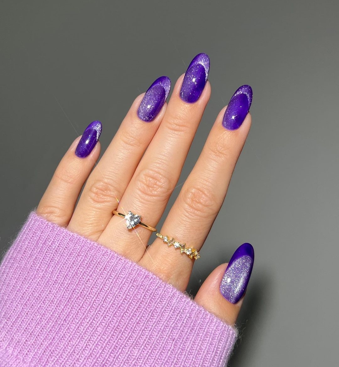 Dark Purple Round Nails with Glitter