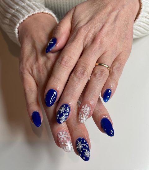 Beautiful Blue Christmas Nails