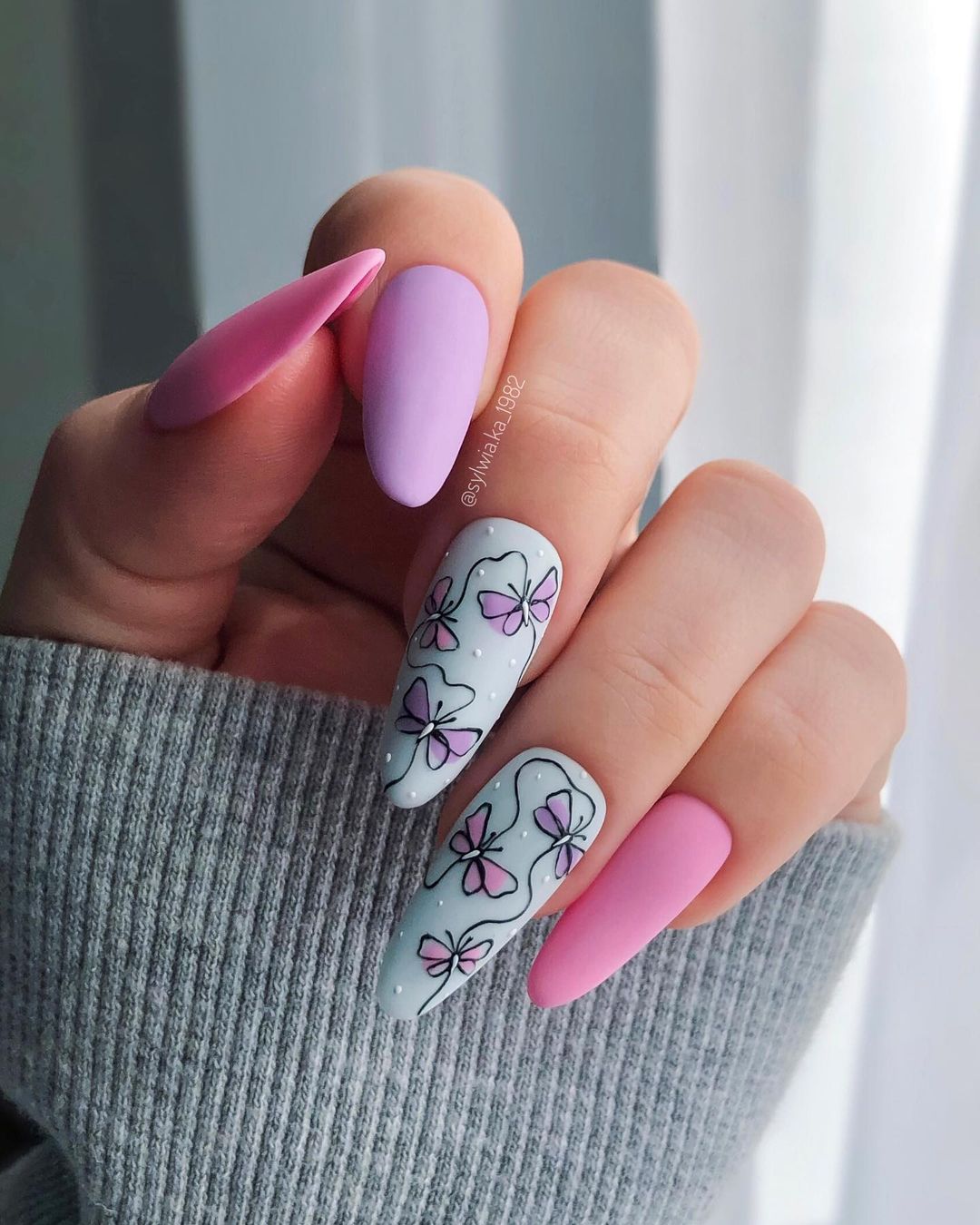 Round Pink and Gray Matte Nails with Butterfly