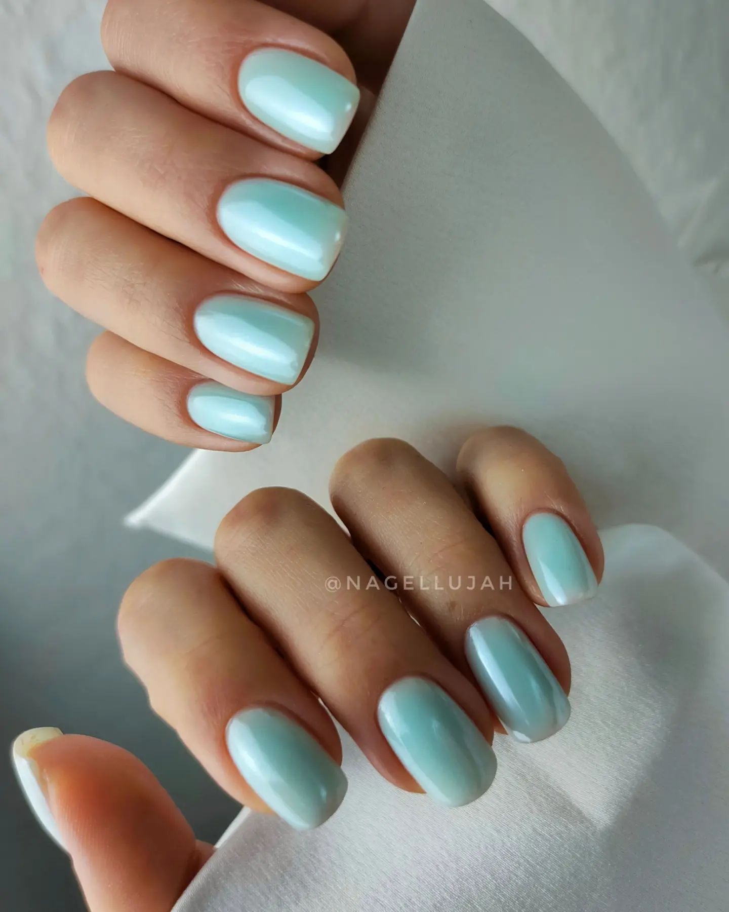 SHort Baby Blue Chrome Nails