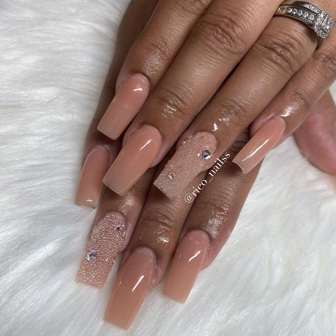 Nude square nail art for a slender and graceful appearance