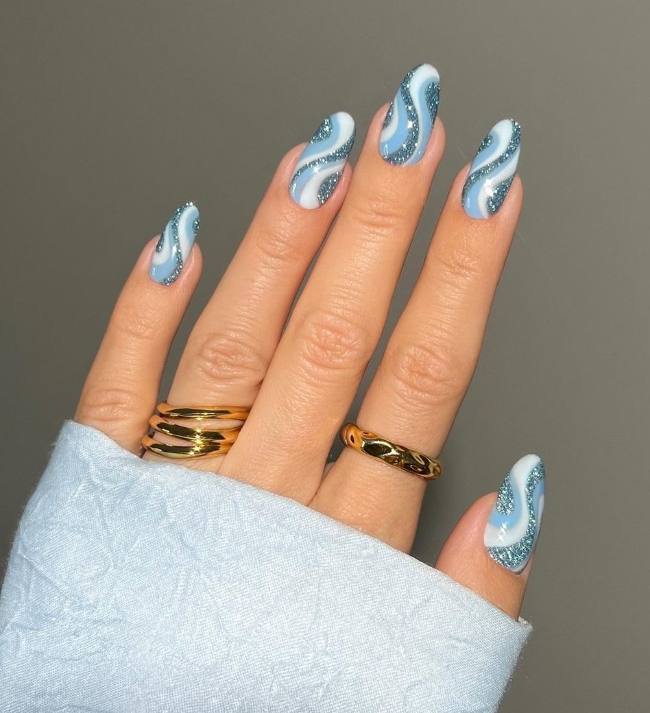Round Blue Gel Nails with Glitters