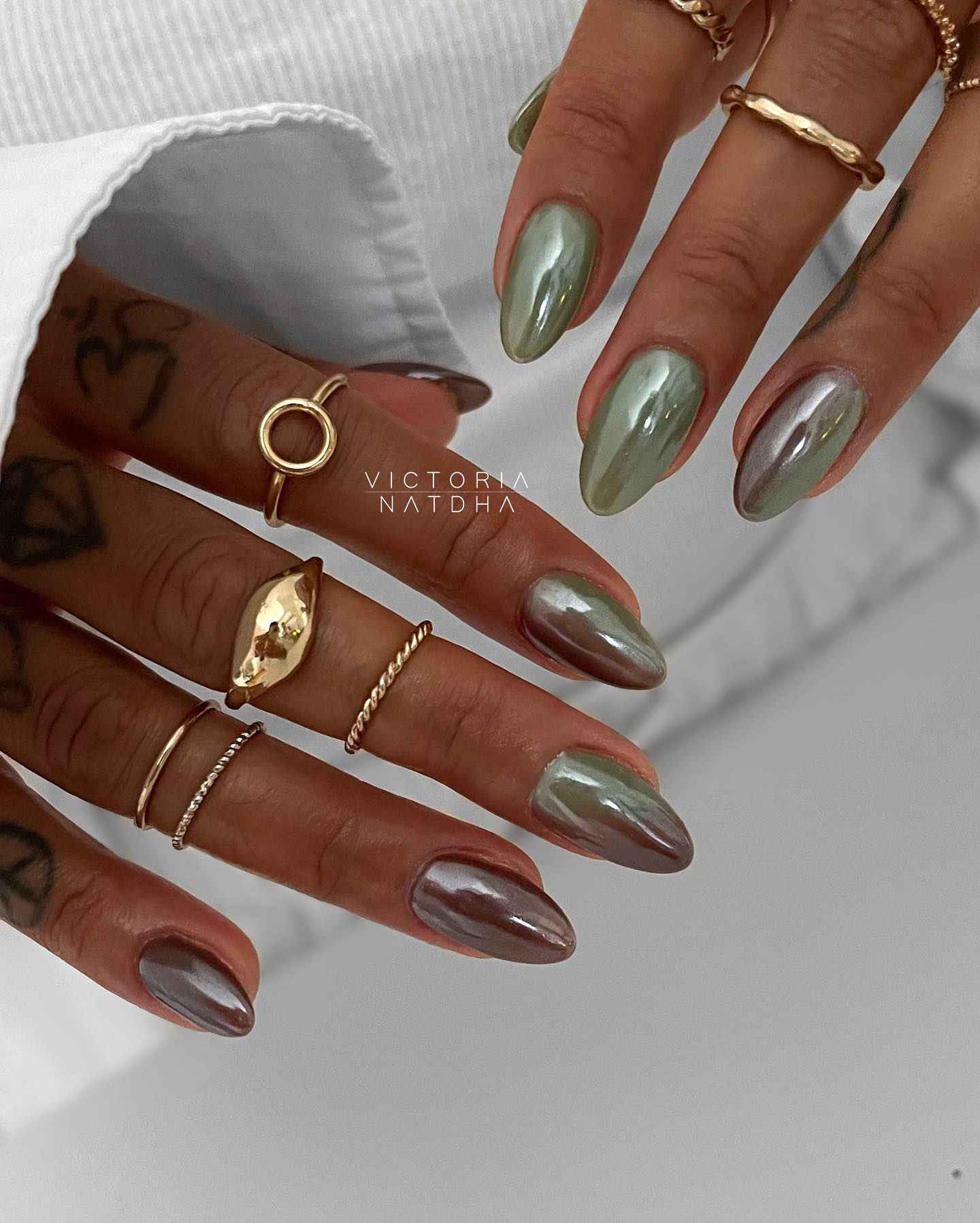 Oval Light Green Chrome Nails