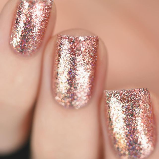 Short Nails with Gold Glitter