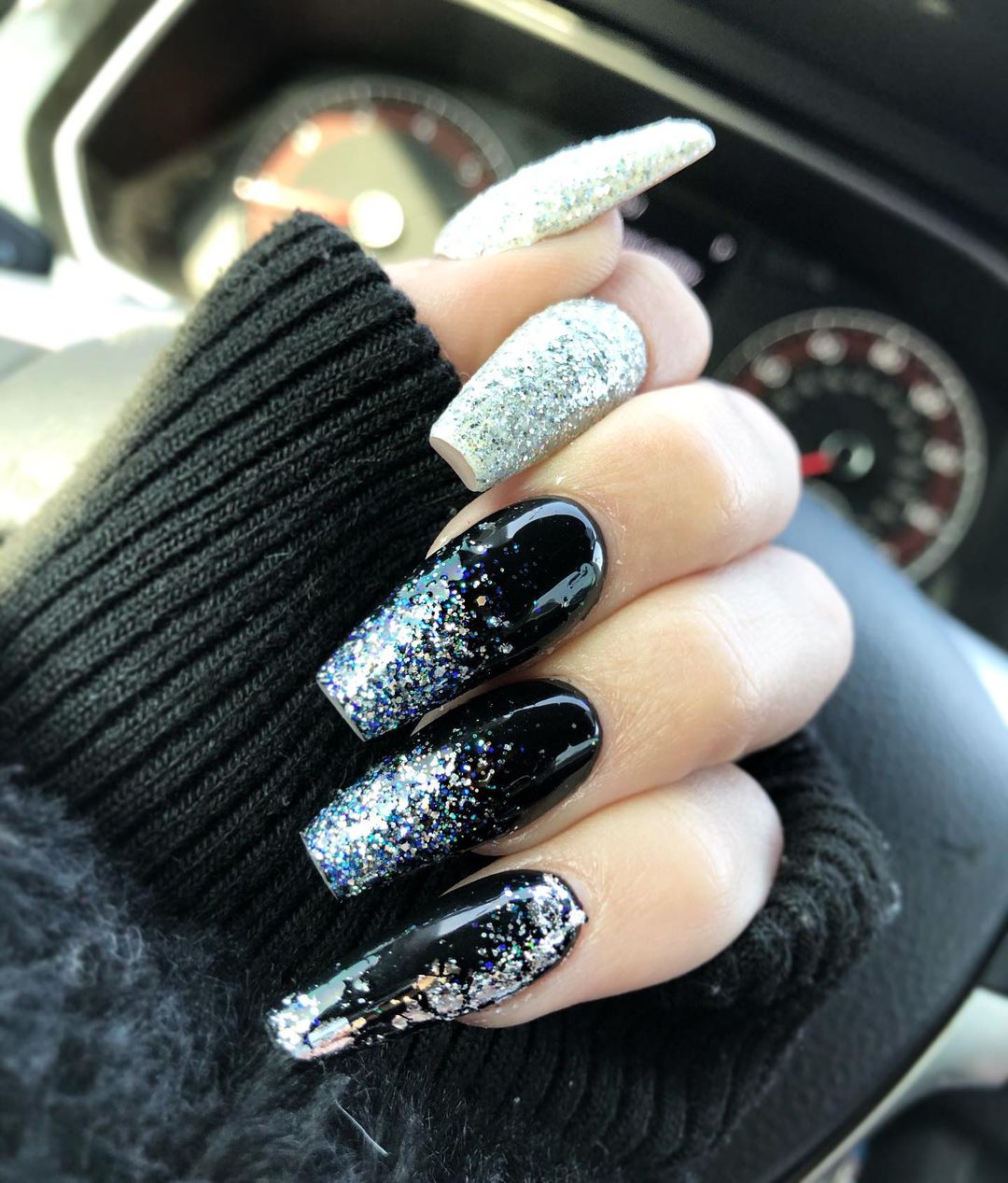 Glamorous and Sparkly Christmas Nails