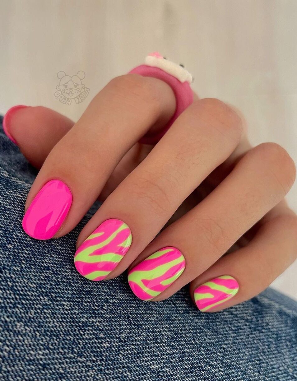 Day 141: Hot Pink and Gold Chevron Nail Art | Chevron nails, Pink gel nails,  Chevron nail art