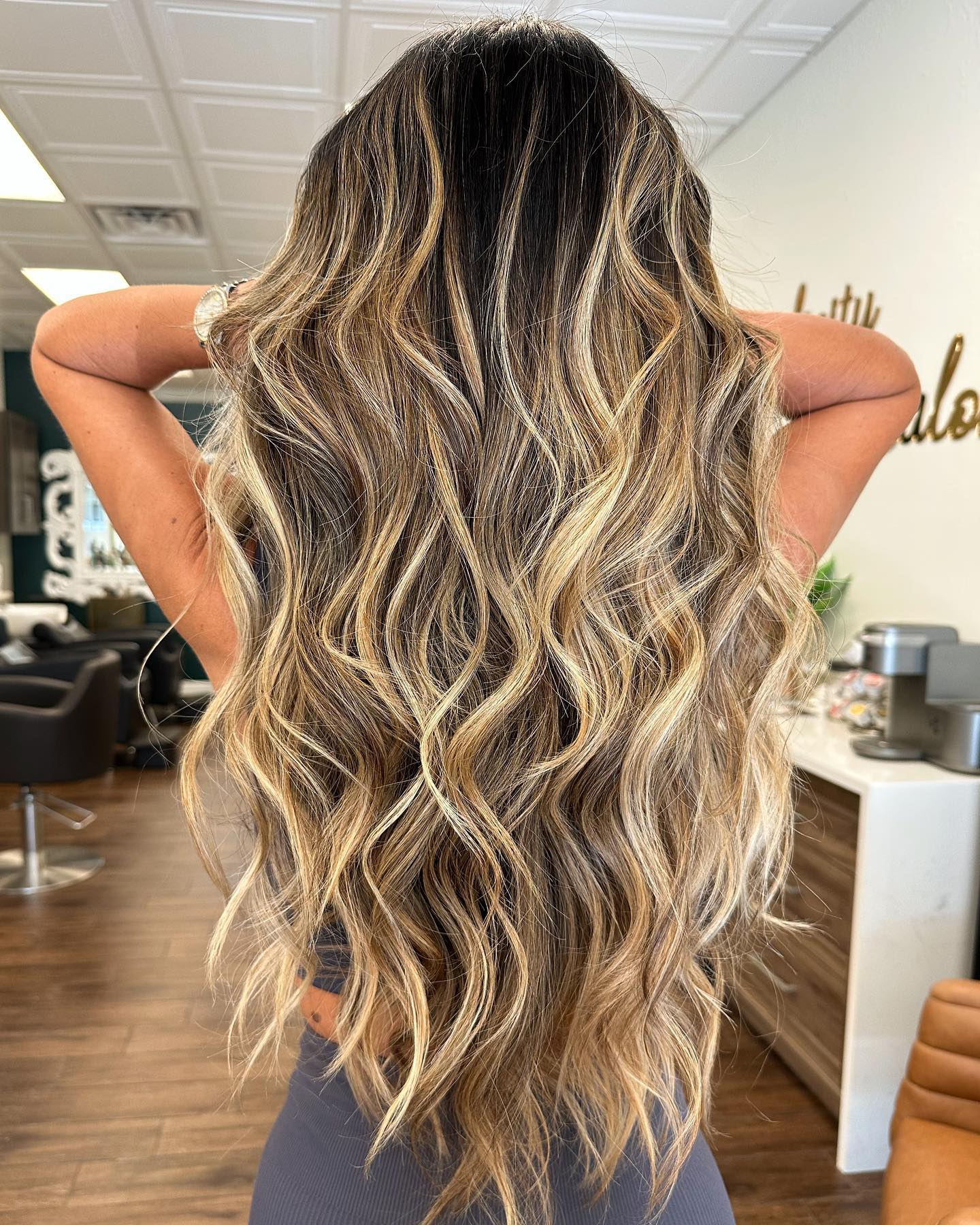 Long Wavy Hairstyle with blonde Highlights