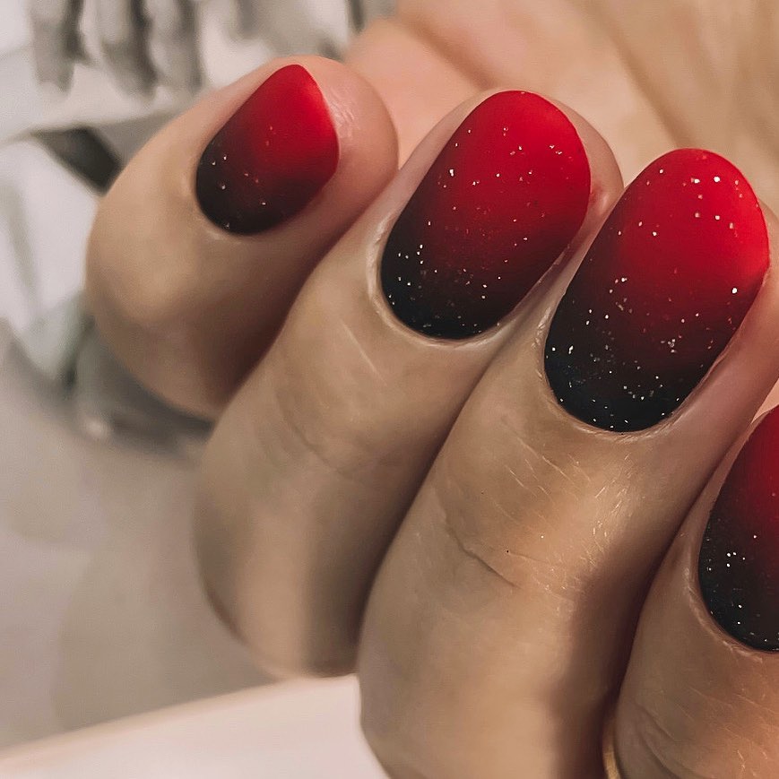 Short Round Red Ombre Nails with Glitter