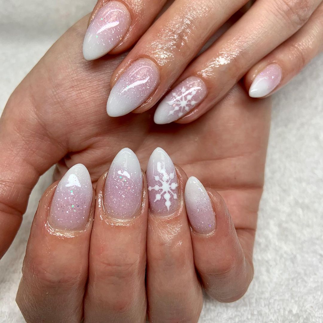 Short Pointy Ombre Nails with Snowflakes