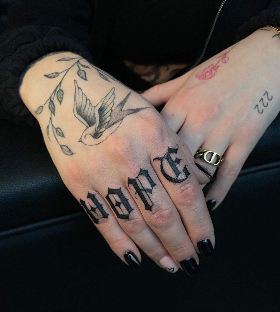 “Hope” Word Tattoo on Four Fingers
